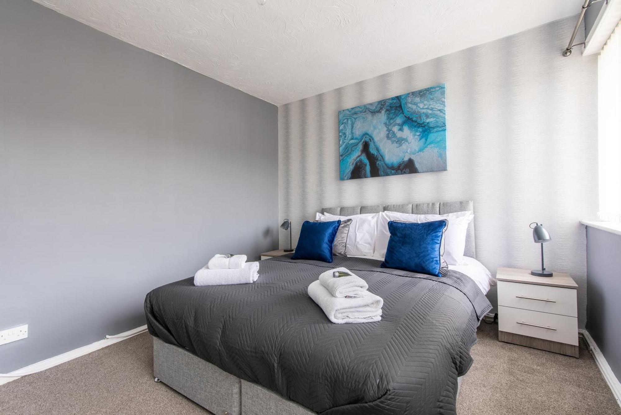 3 Bed Apartment - Perfect For Contractors Near Liverpool Airport Hale  Exterior foto